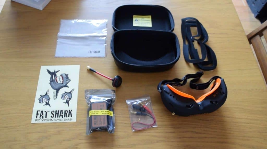 The Fat Shark Dominator SE Set includes not only the goggles but also the battery, antenna, 5.8ghz raceband receiver and even a carry case!
