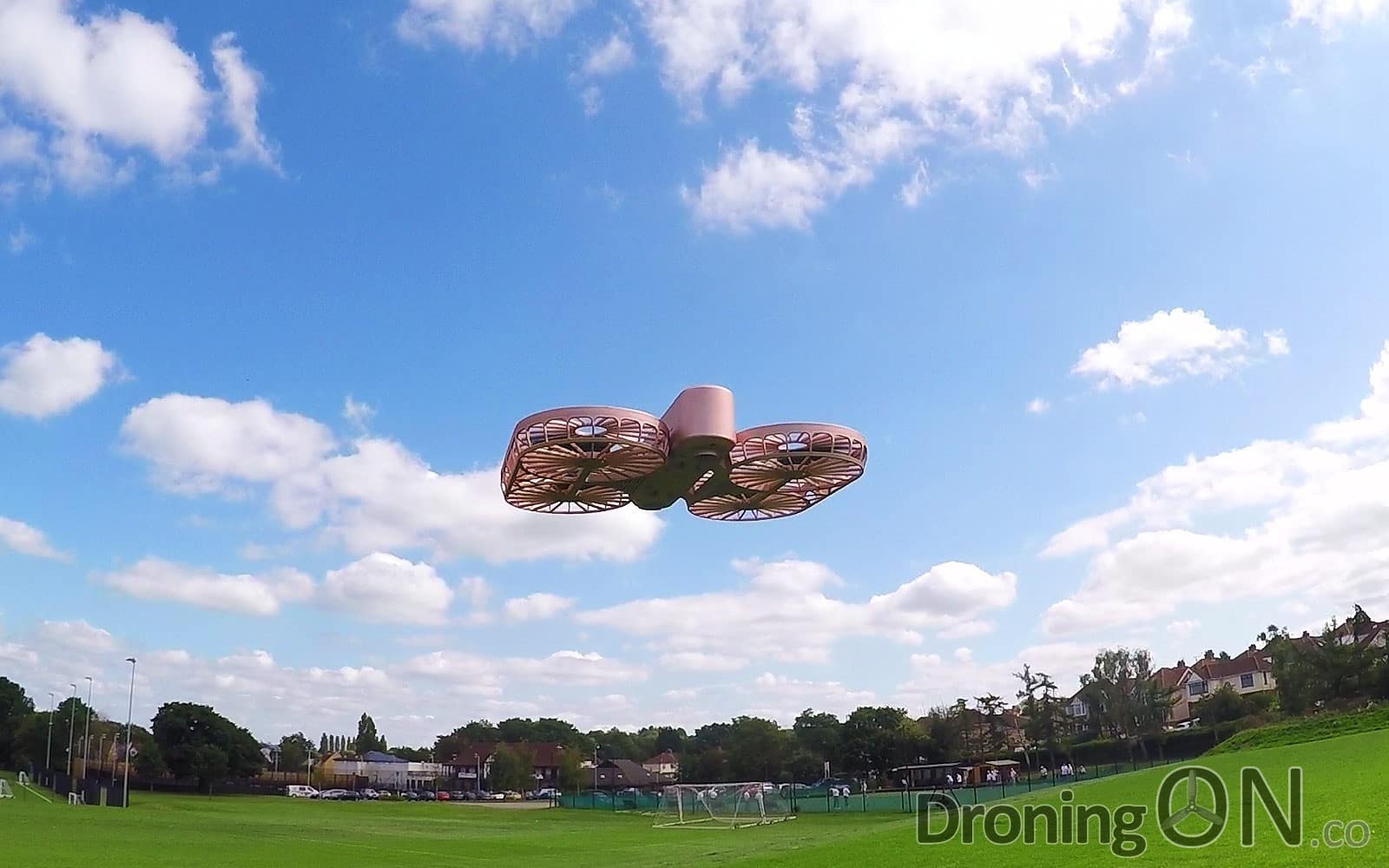 The DroningON exclusive flight test review of the new SimToo Moment Drone.
